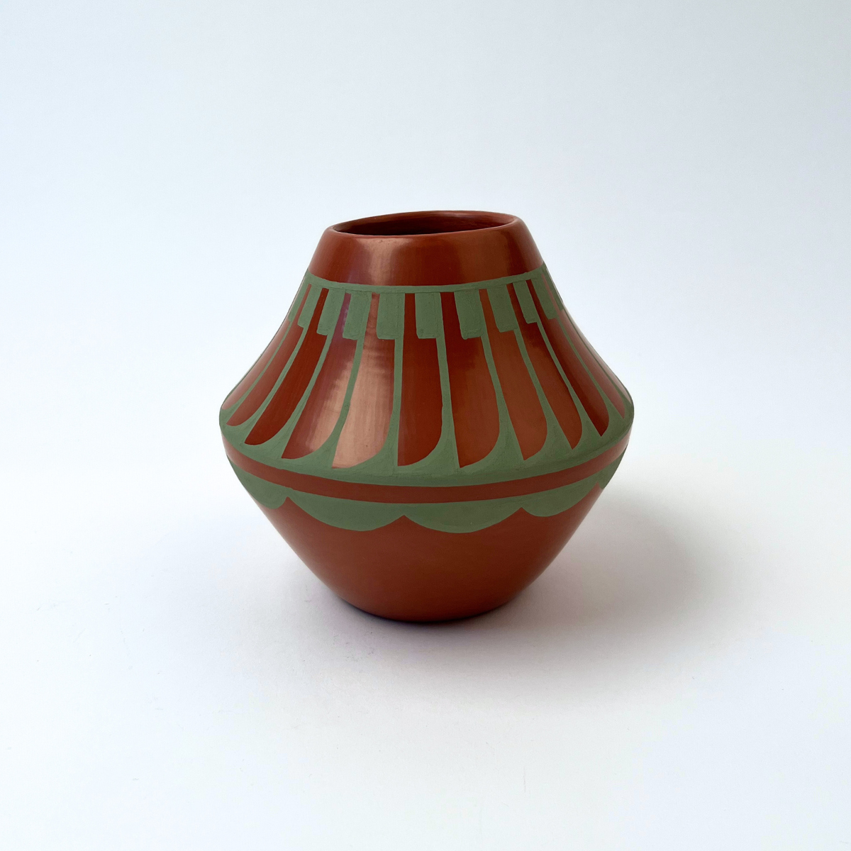 Martha AppleLeaf Green on Red Pot